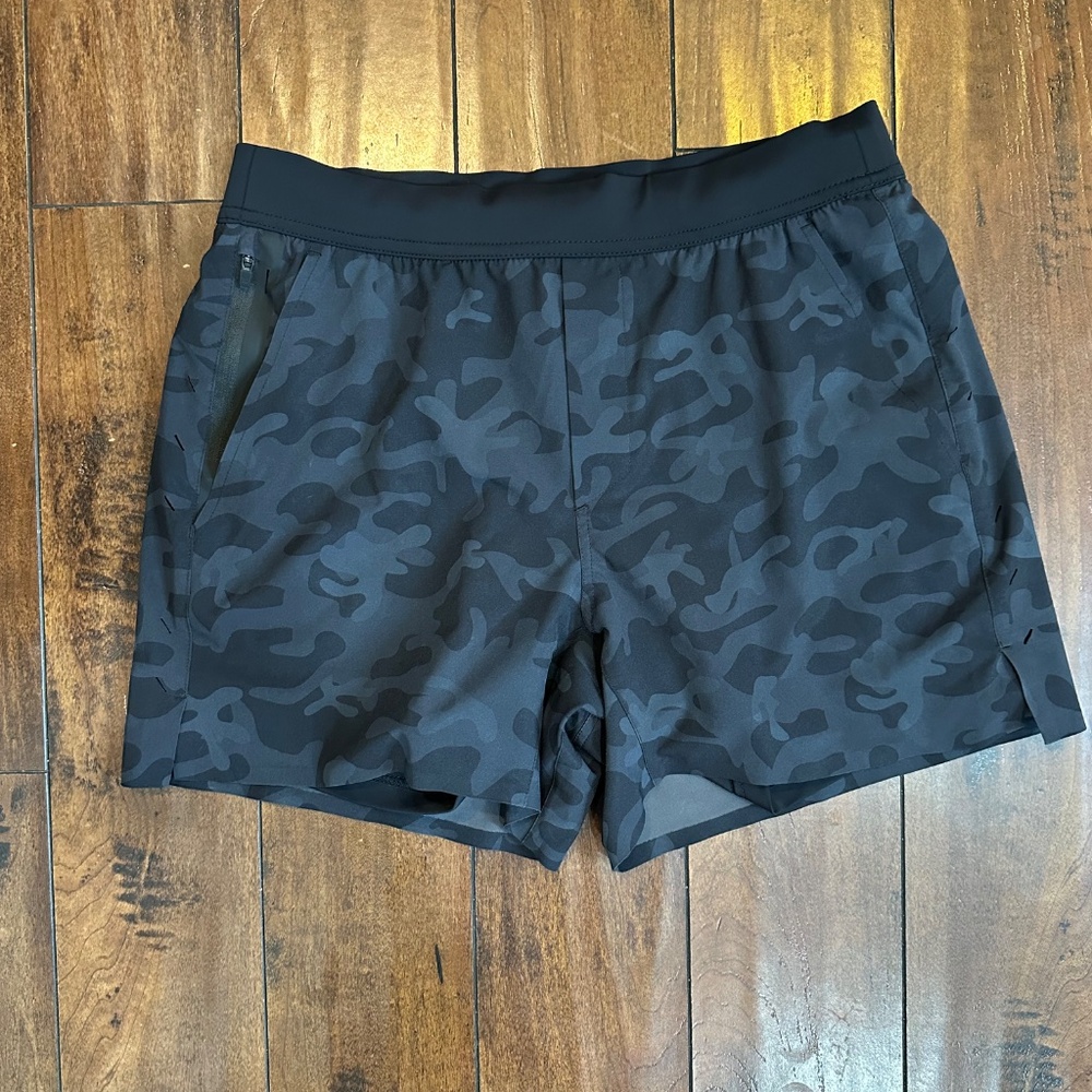 Ten Thousand Interval Short - Lined -  5" - Black Camo - Medium